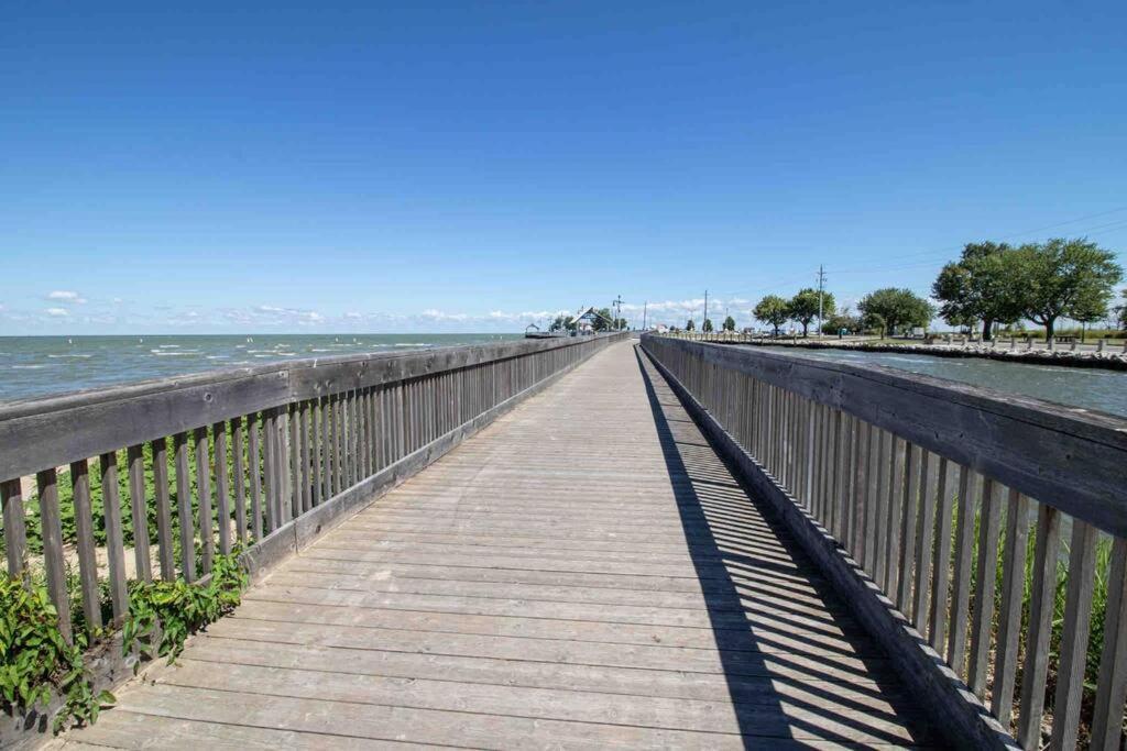 2 Bedroom Getaway On The River/Close To Marina Belle River Экстерьер фото